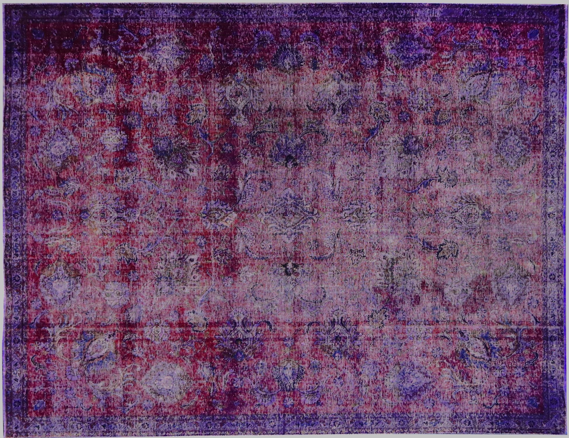 Tapis Persan vintage  violet <br/>305 x 256 cm